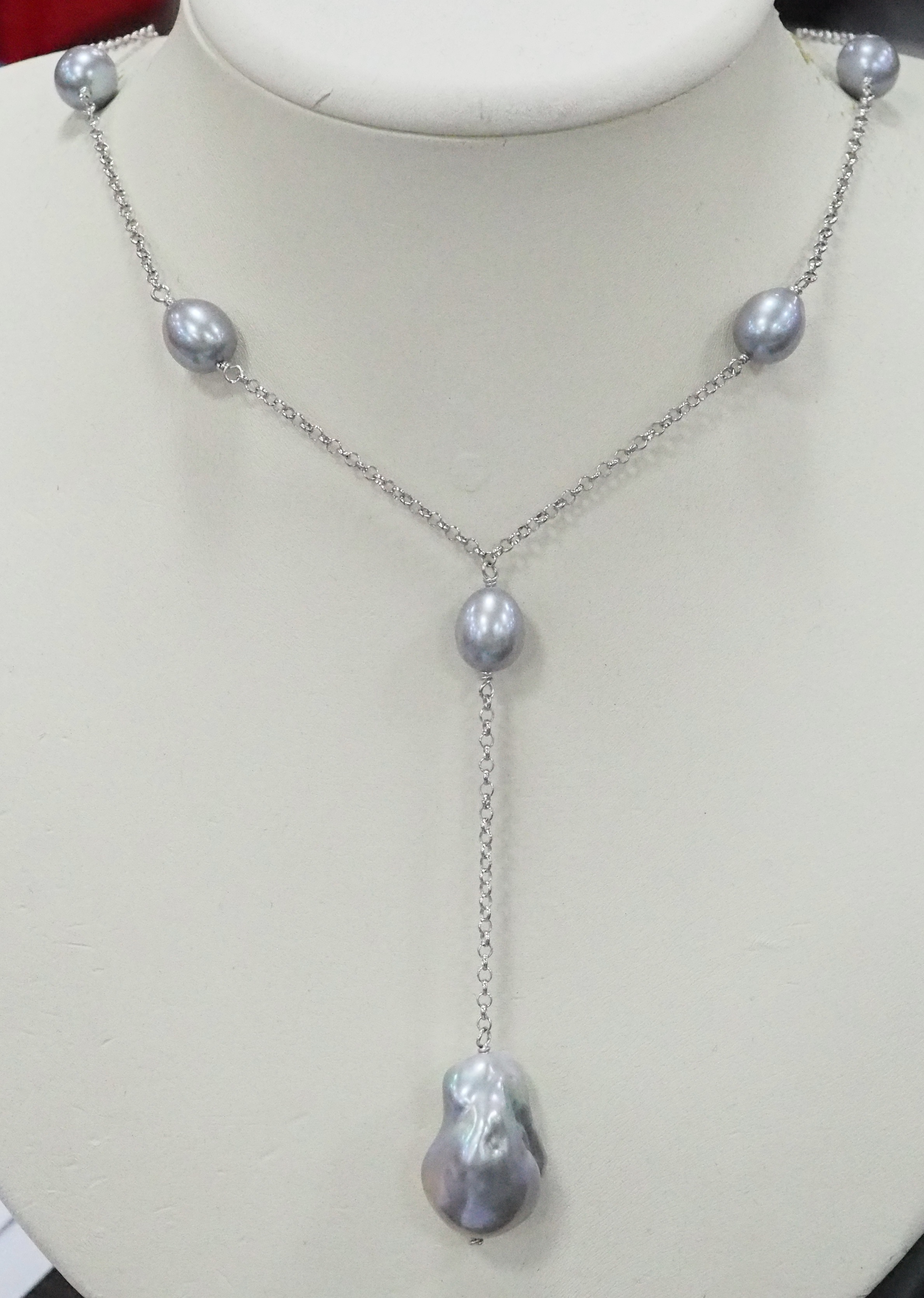 Серебряное колье 925 пробы; вставки 1 Жемчуг культ. Барокко сер. 27ct; 7 Жемчуг культ. cер. 41ct;